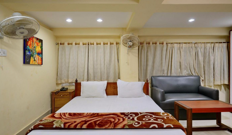 Affordable stay in Shree Sau Dharm Nivas Jain Dharmshala